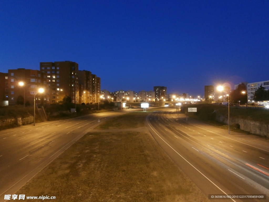 建筑  马路 夜景