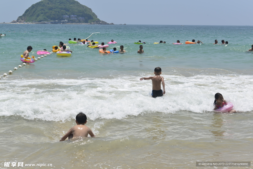 海边嬉戏