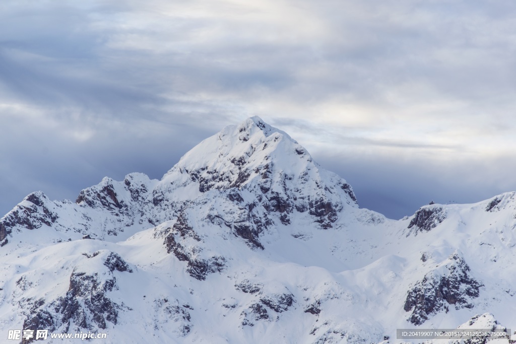 雪山高峰