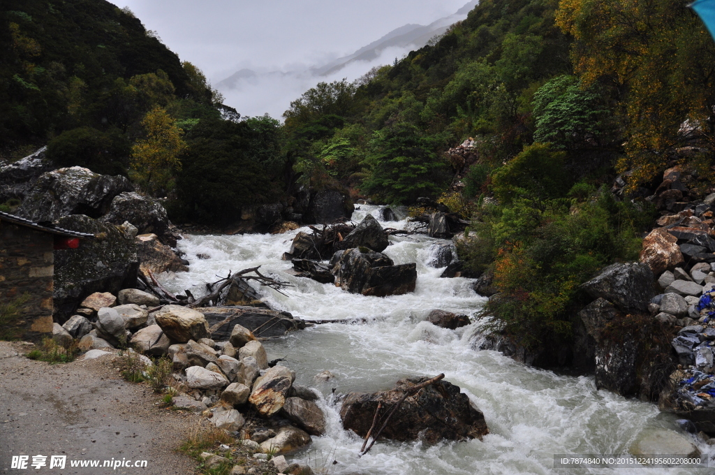 雅拉雪山风光