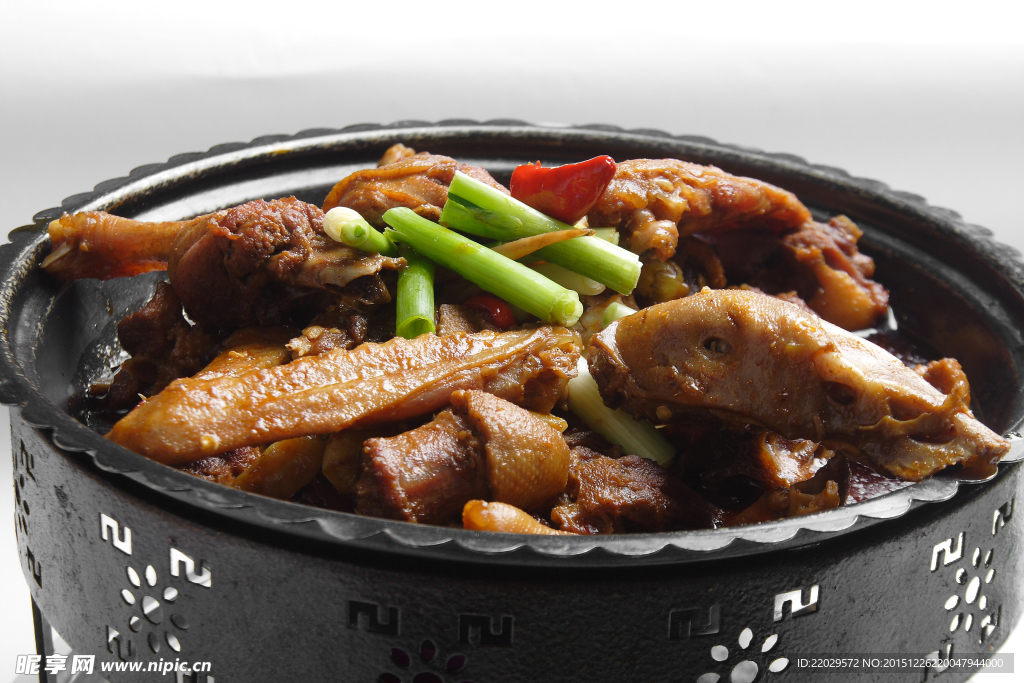 苗寨口味干锅鸭