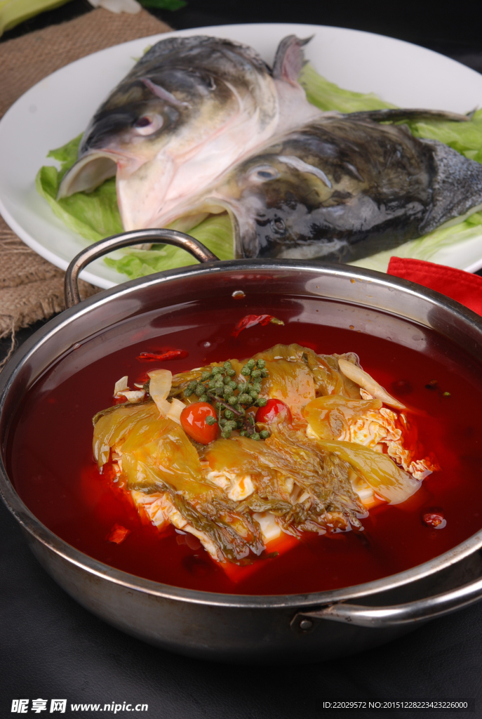 明炉酸菜鱼头锅