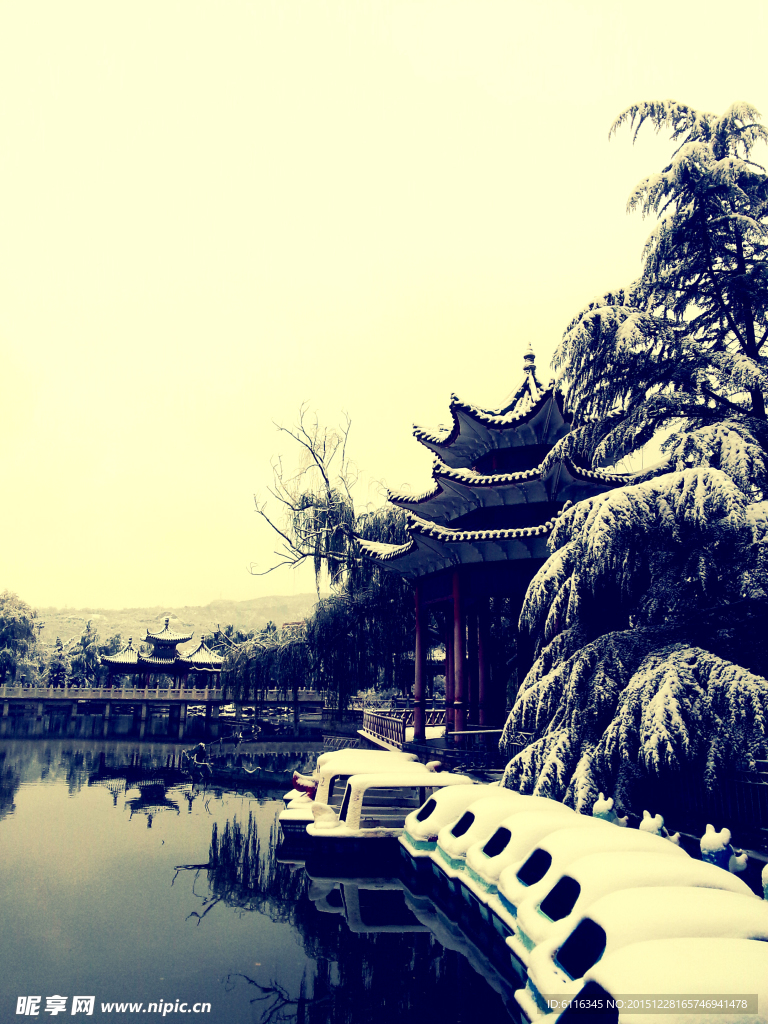 公园雪景