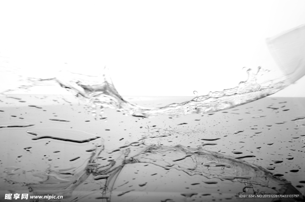 水滴黑白摄影