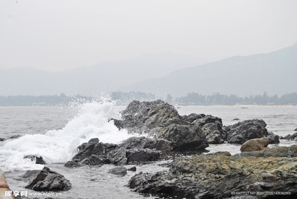 海浪礁石