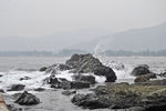 海浪打礁石