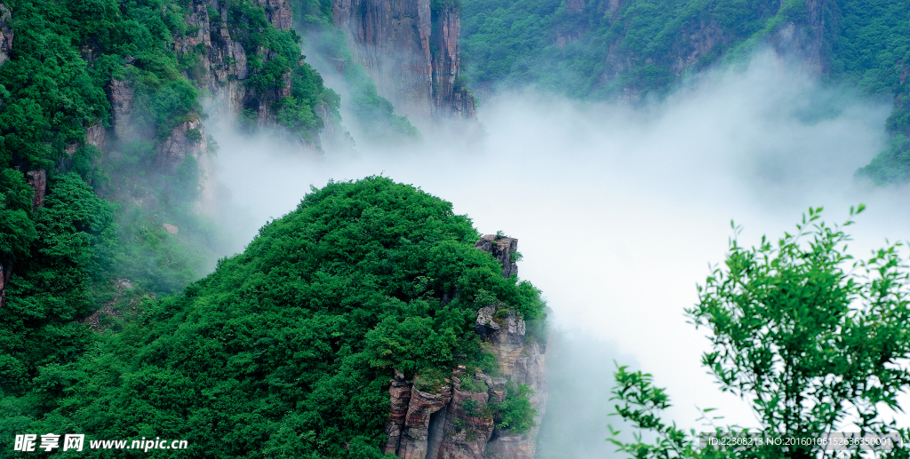 春景山峰