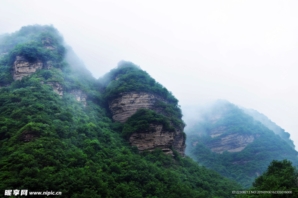 春景山峰