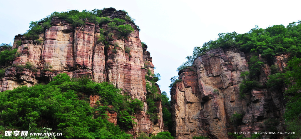 春景山峰