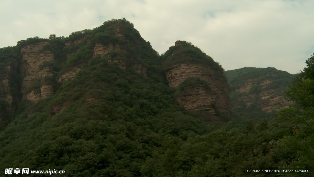 春景山峰