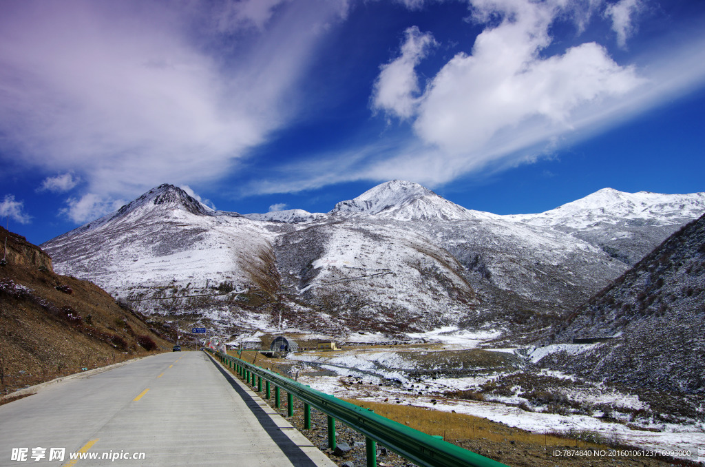 高原雪山