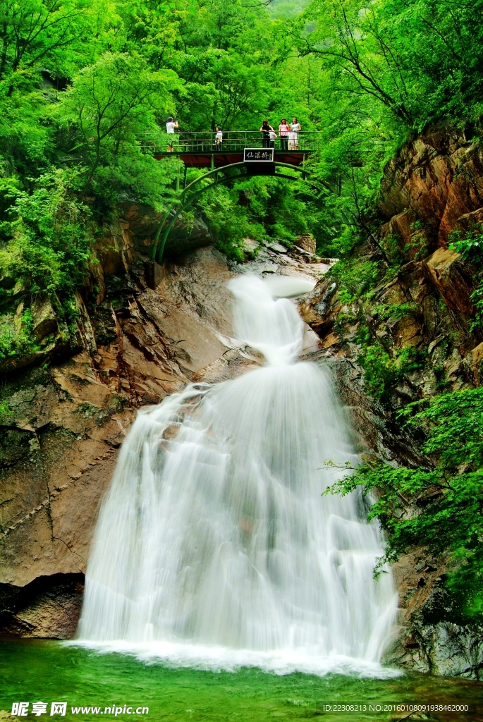 山间小溪