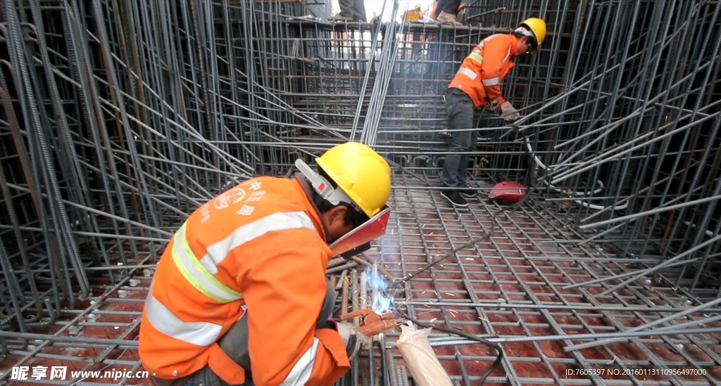 中铁铁建劳务工电焊钢筋作业施工