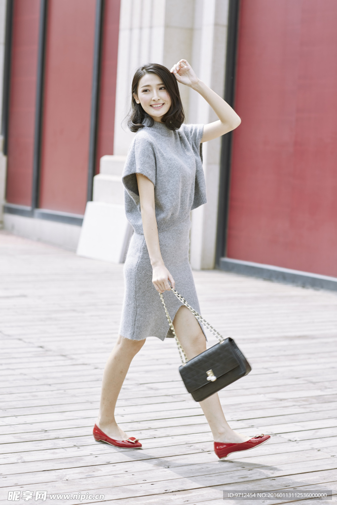 女模
