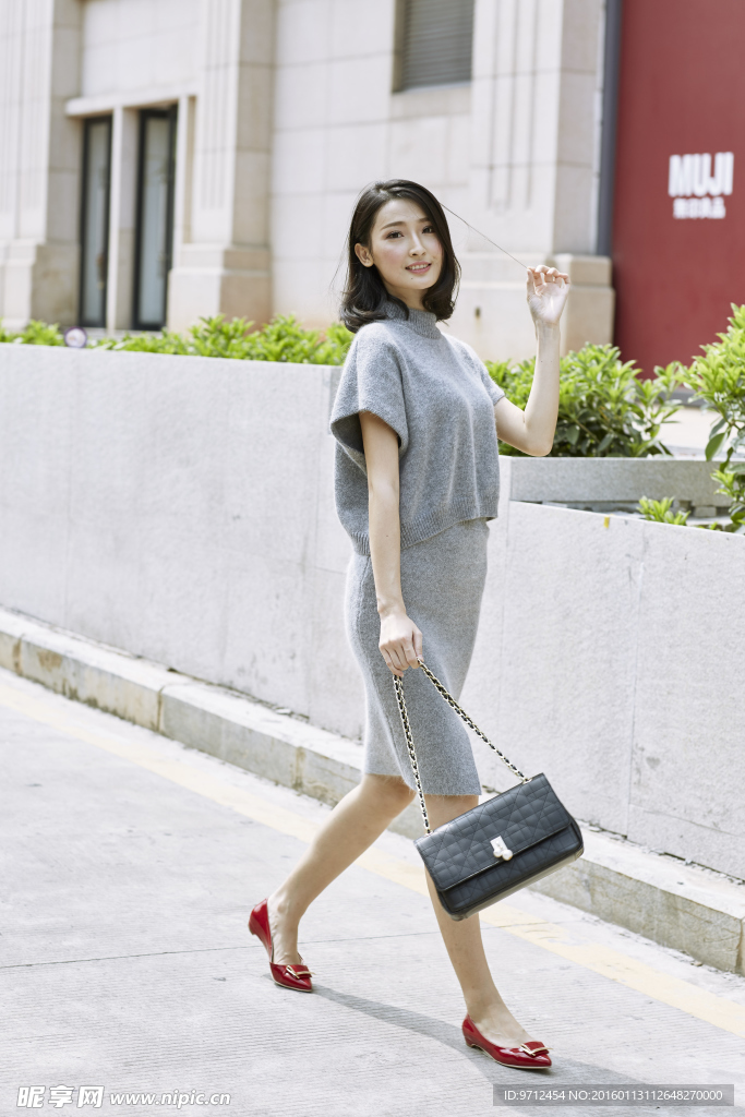 女模