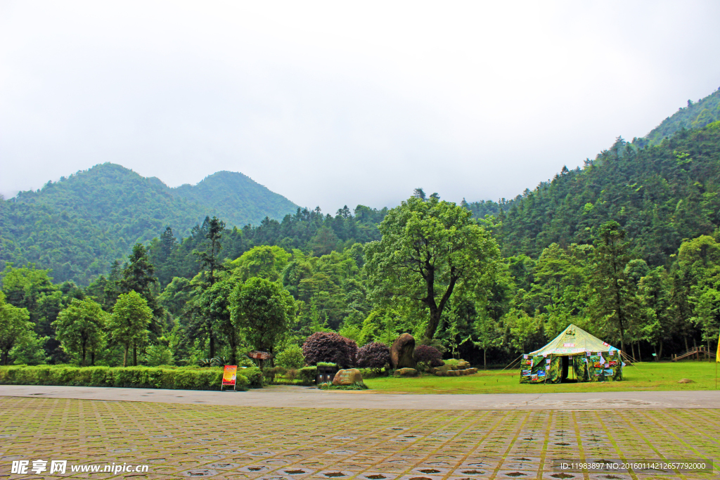 姑婆山景区停车场