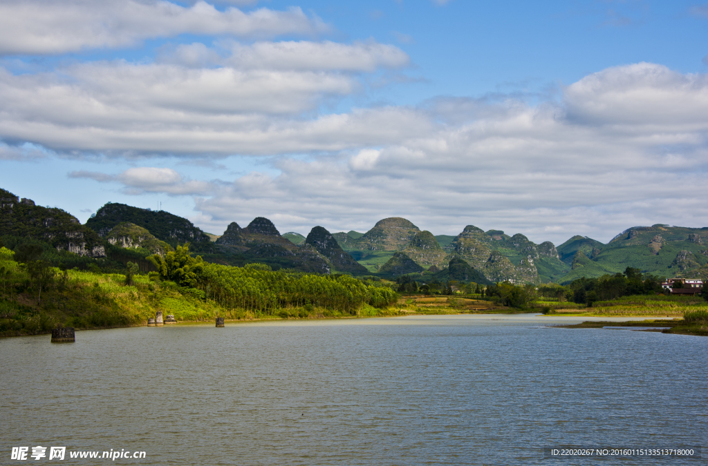 小湖风光