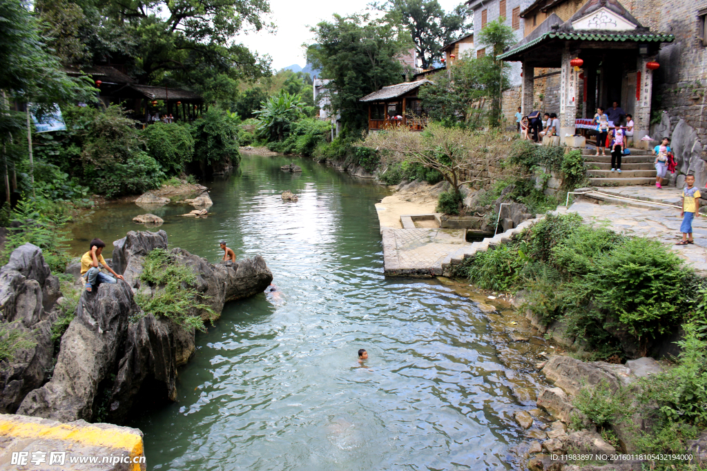 黄姚小河流