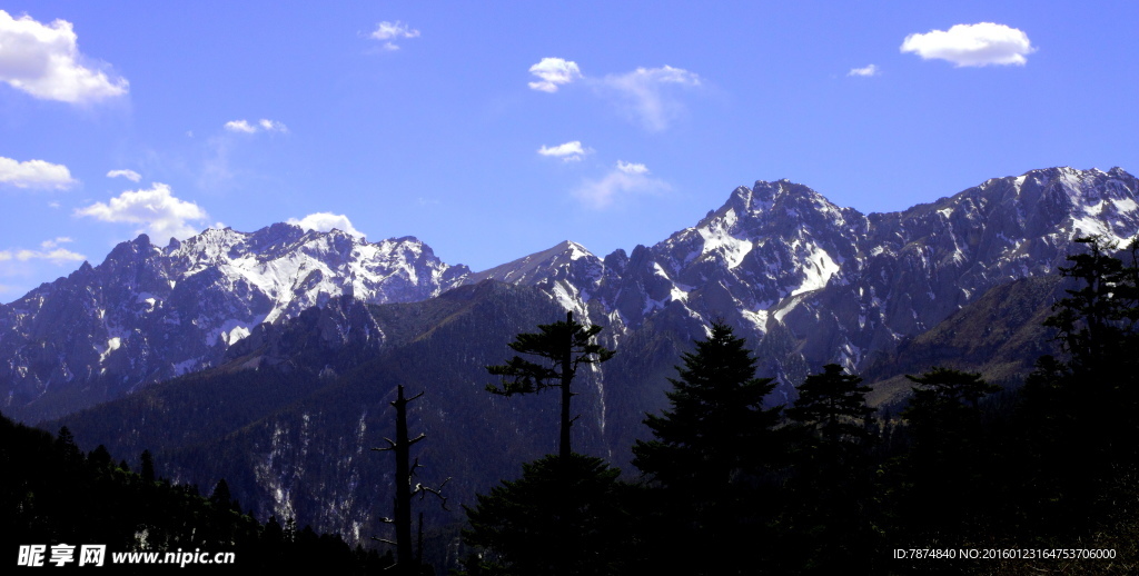 四川乡城雪山