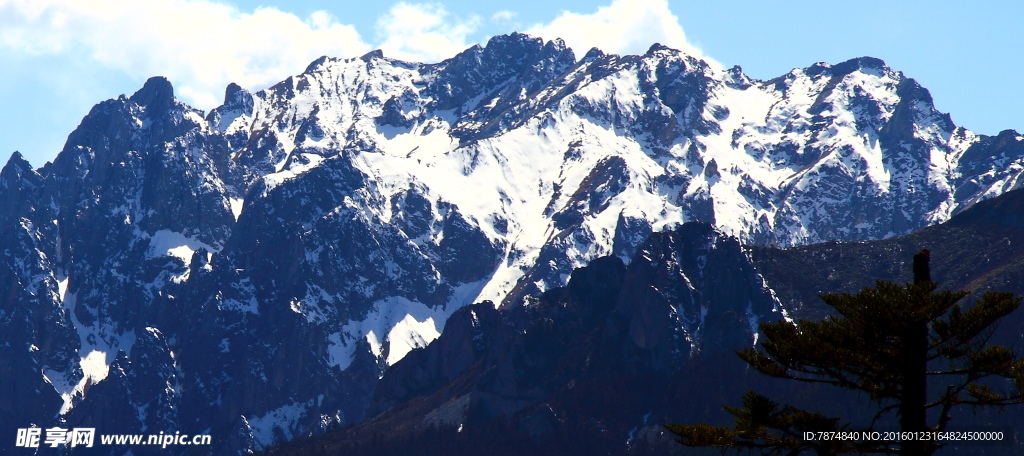 四川乡城雪山