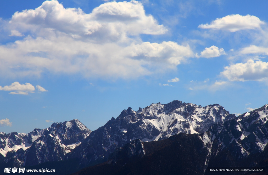 四川乡城雪山
