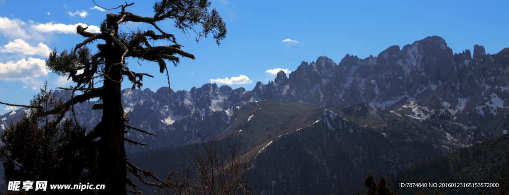 四川乡城雪山