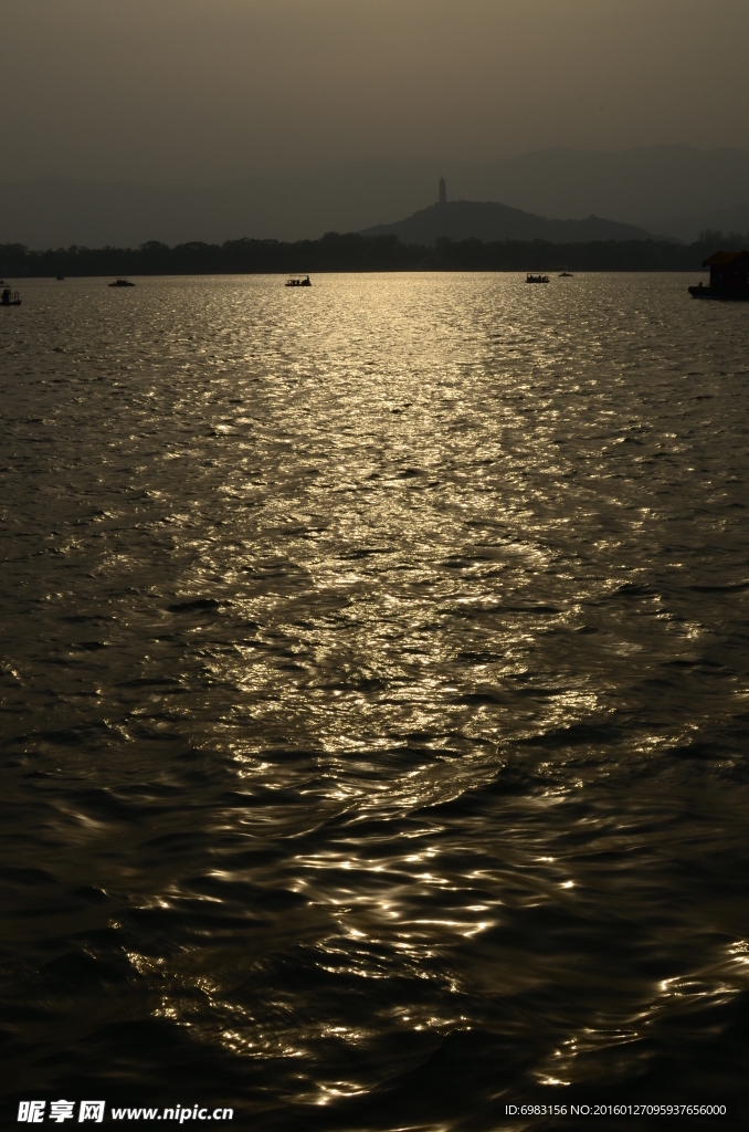 夕阳  湖面