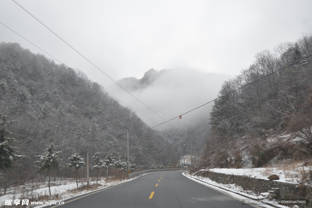 公路雪景