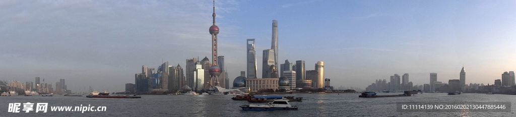 上海黄埔江畔黄昏全景图