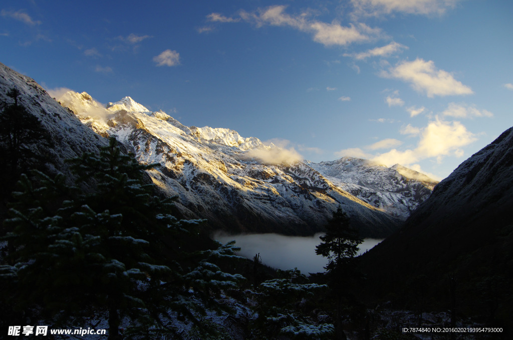 高原雪山