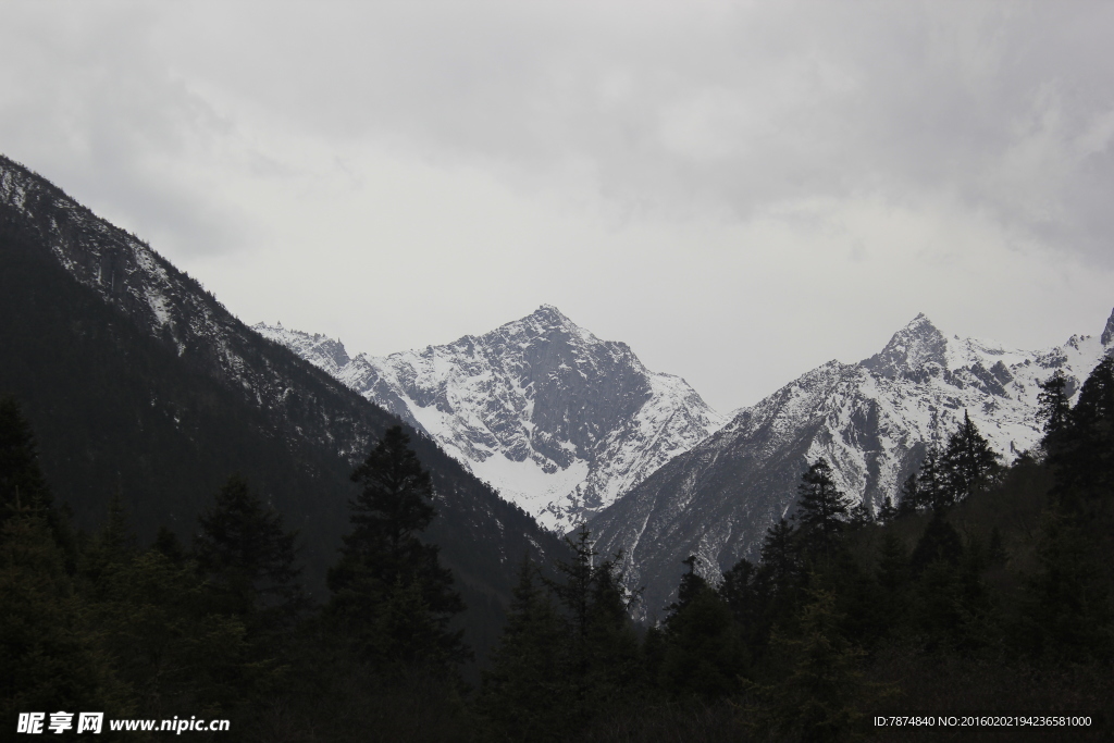 高原雪山