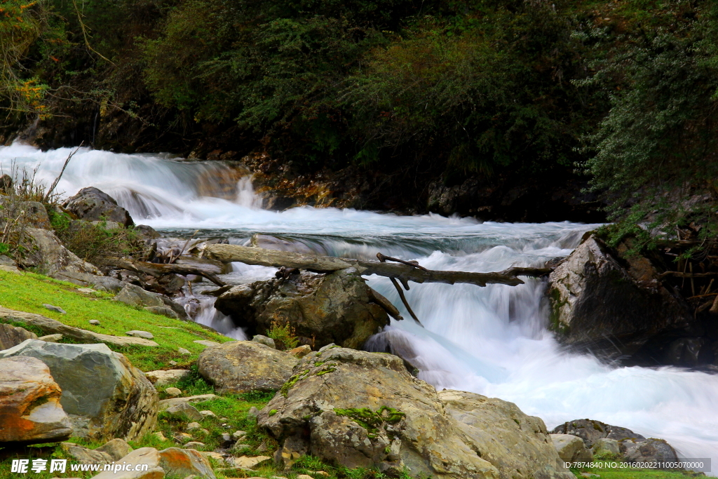 山涧流水