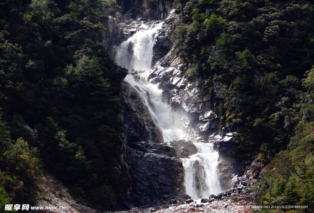 山涧流水