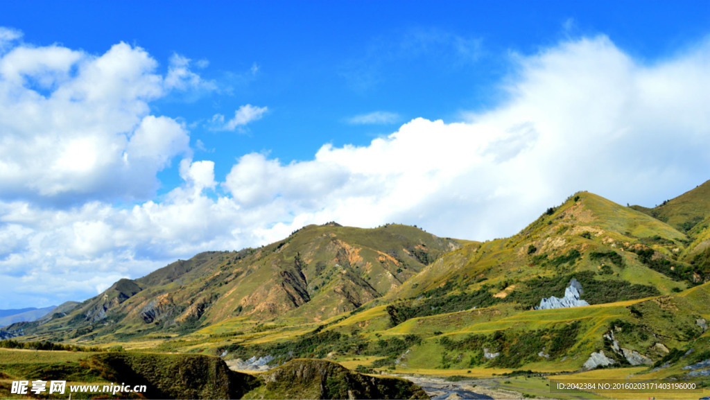蓝天草原高山