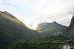 大山环绕
