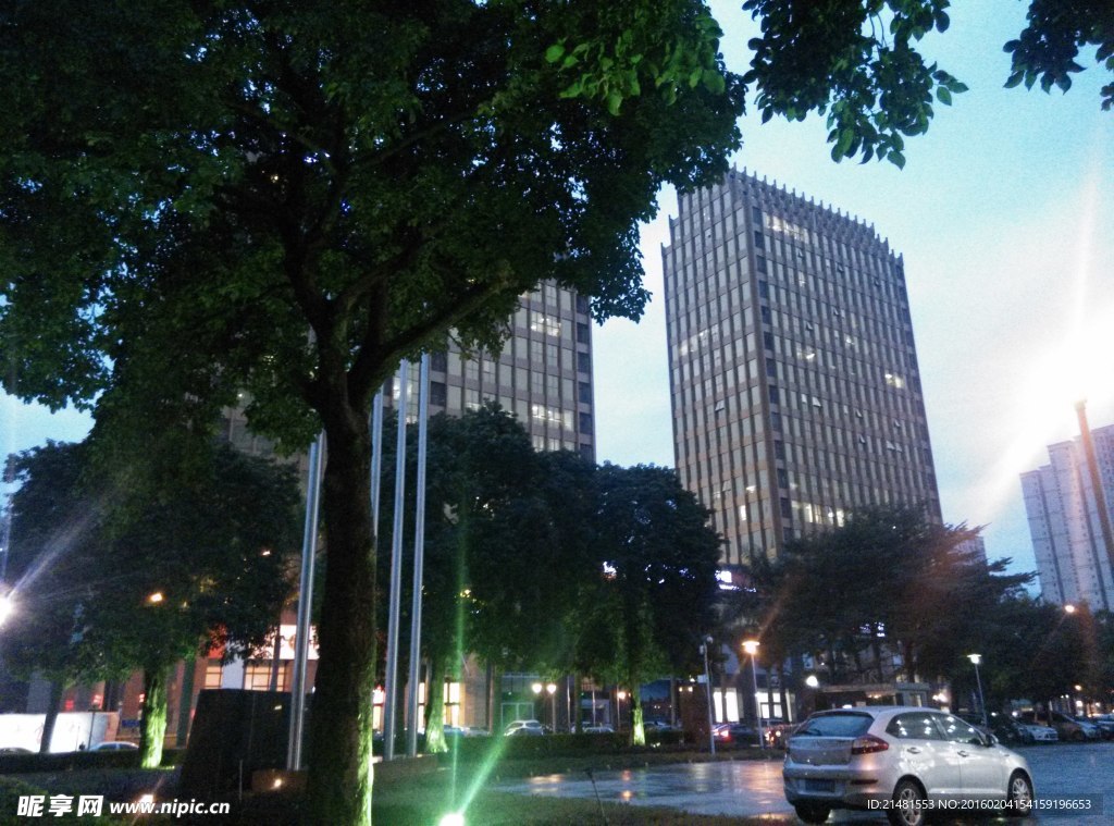 城市落日余辉