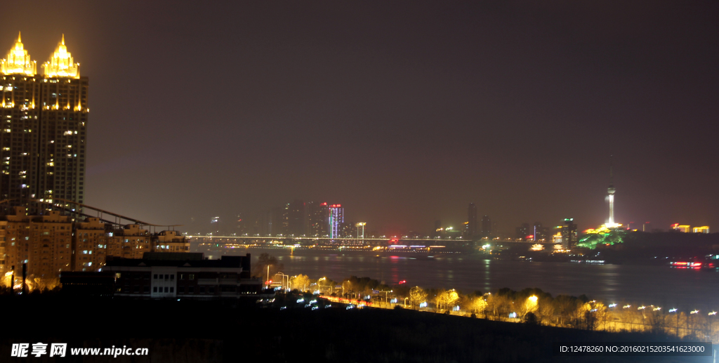 武汉长江大桥夜景远眺