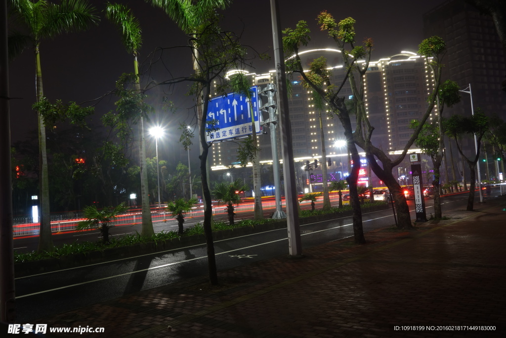 马路夜景