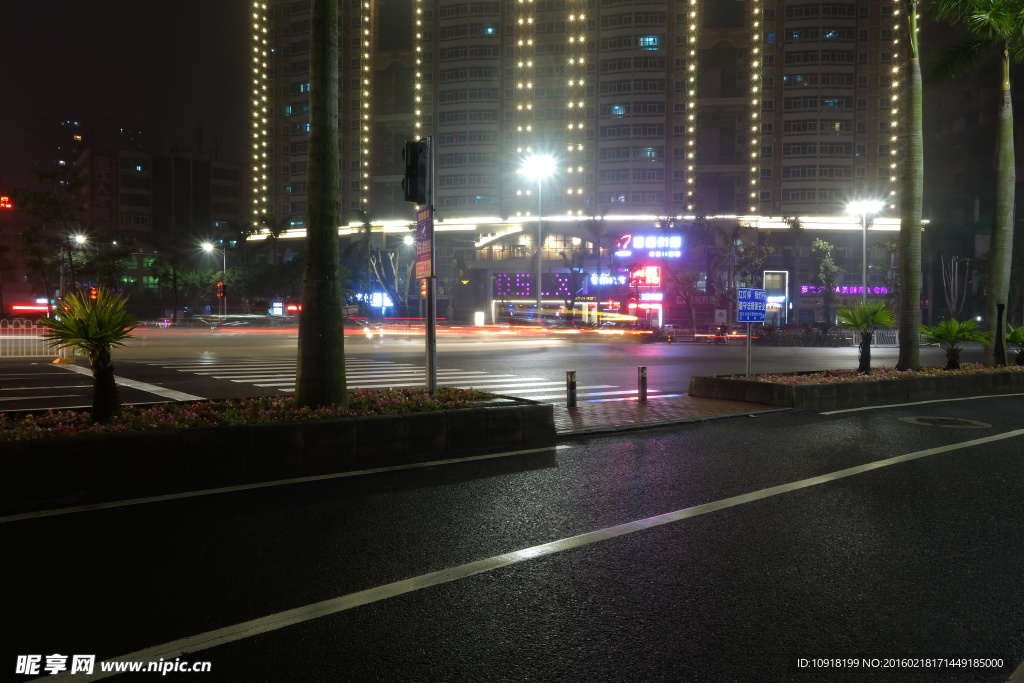 马路夜景