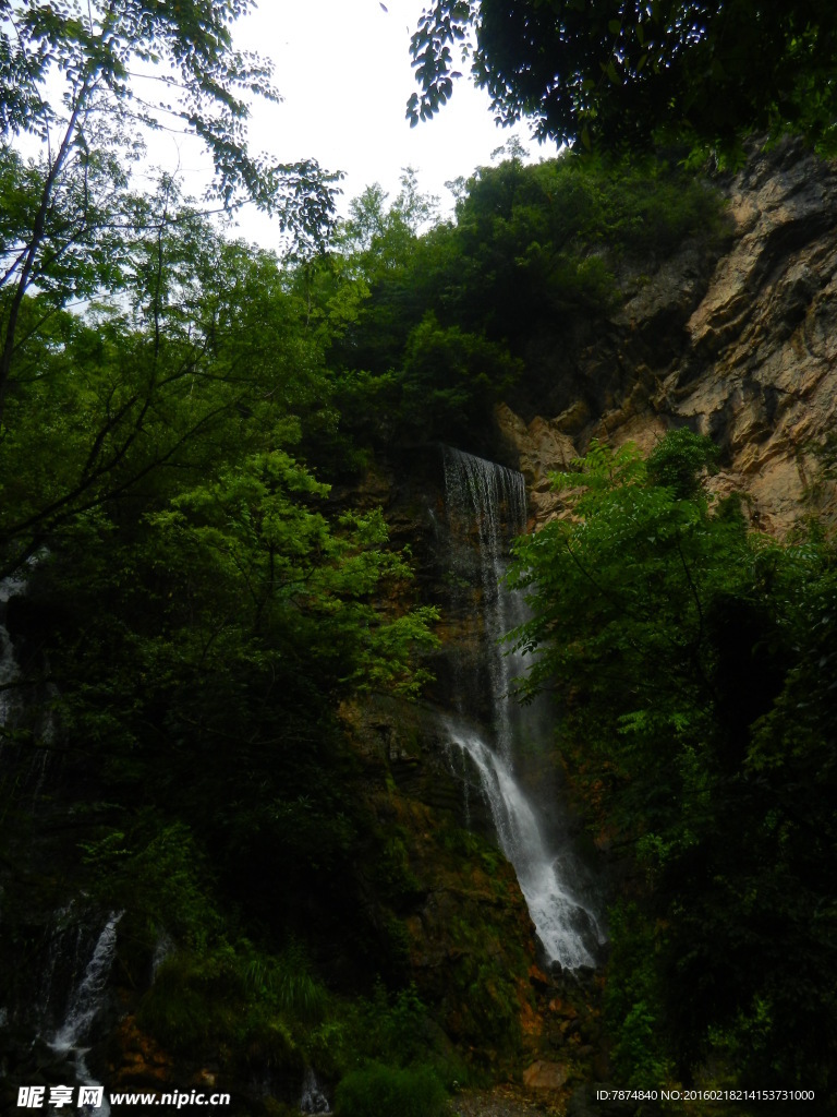 神农架山涧