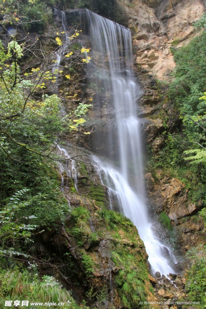 神农架山涧