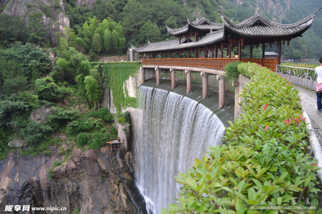 琼台瀑布风景