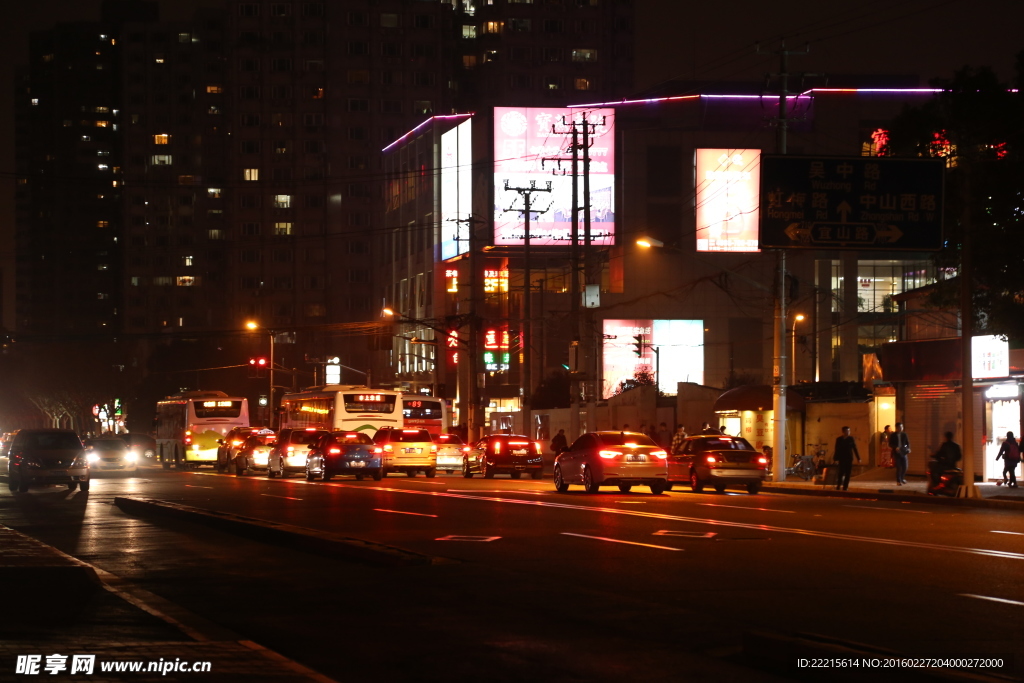 城市道路夜生活