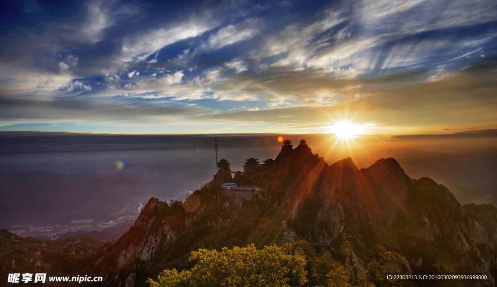 春景山峰
