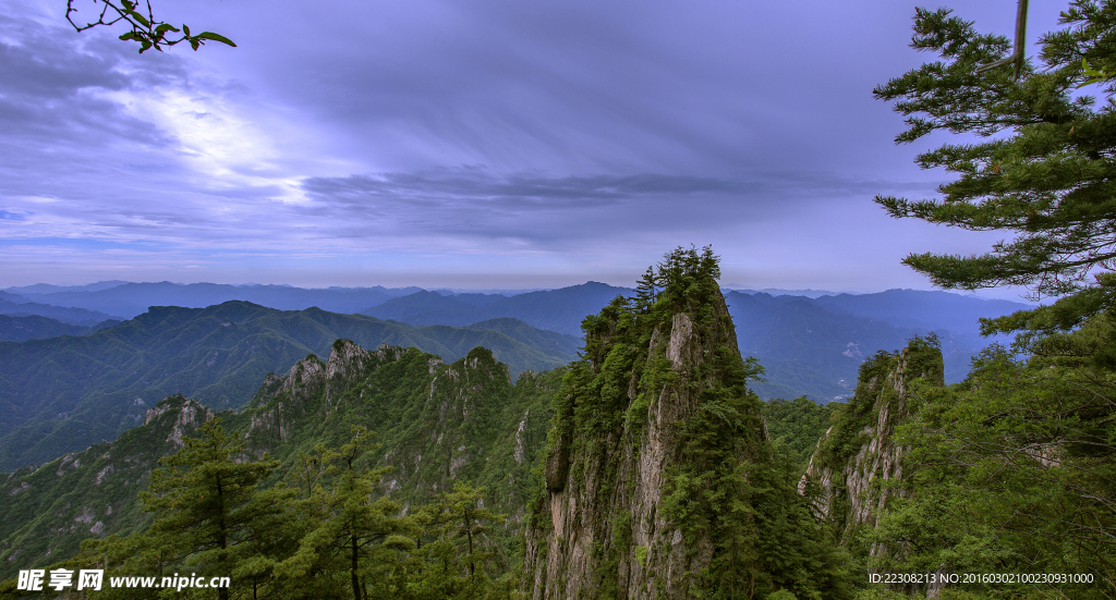 春景山峰