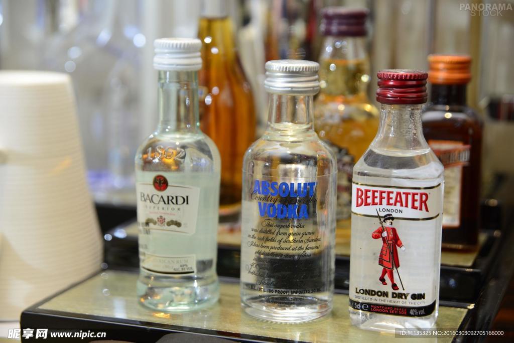 酒瓶 酒杯