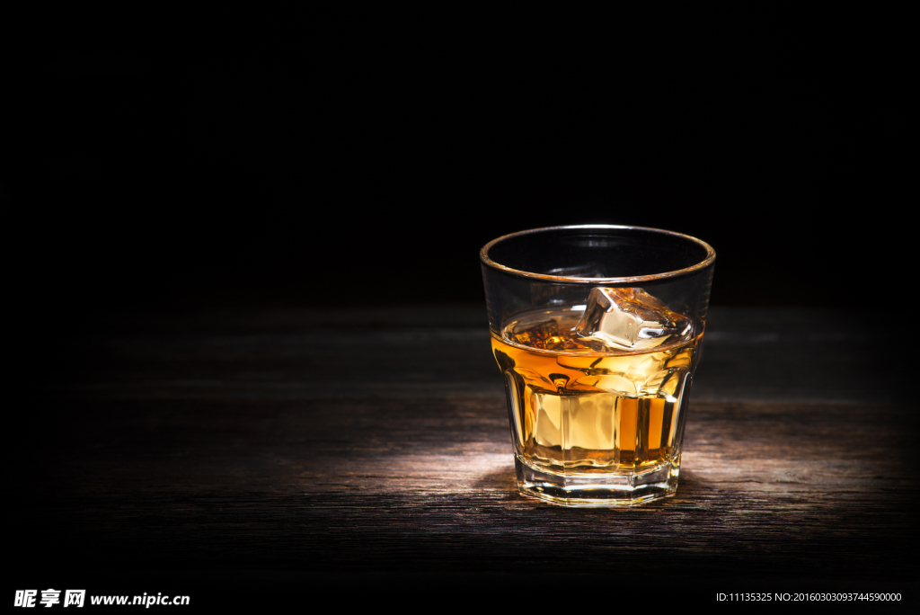酒瓶 酒杯