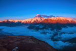 余晖映雪山