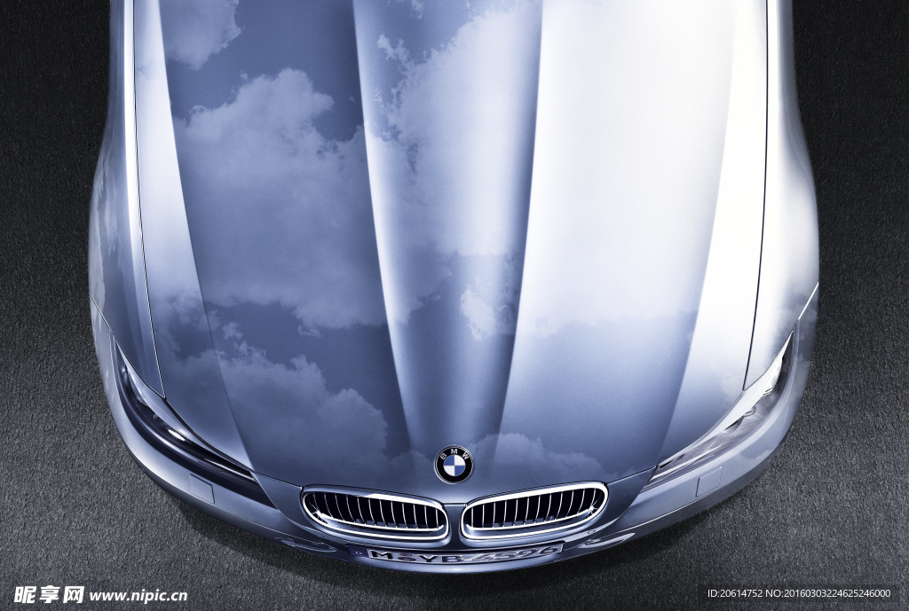 BMW汽车引擎盖
