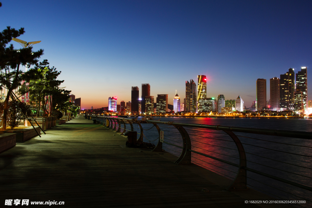 青岛奥帆基地情人坝夜景